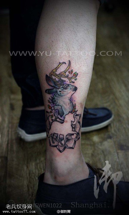 腿部彩色羚羊纹身图案