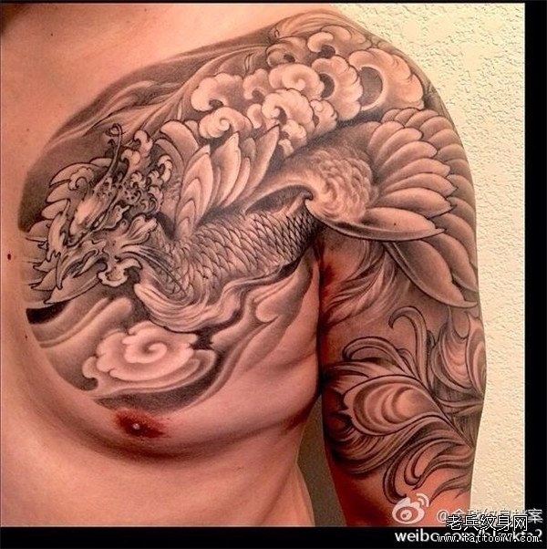 半胛凤凰纹身图案