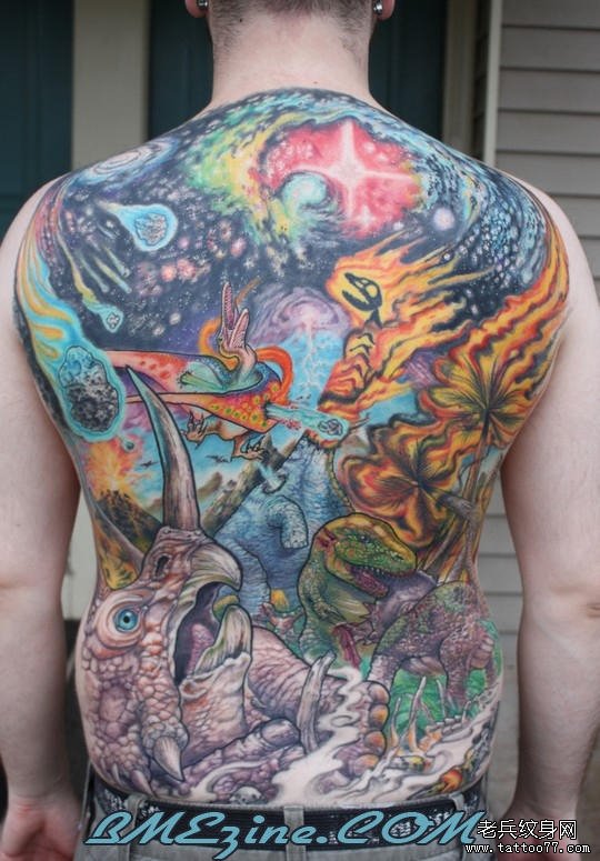 一款满背彩色纹身图案