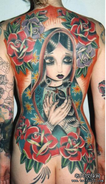 一款满背彩色套头娃娃纹身图案