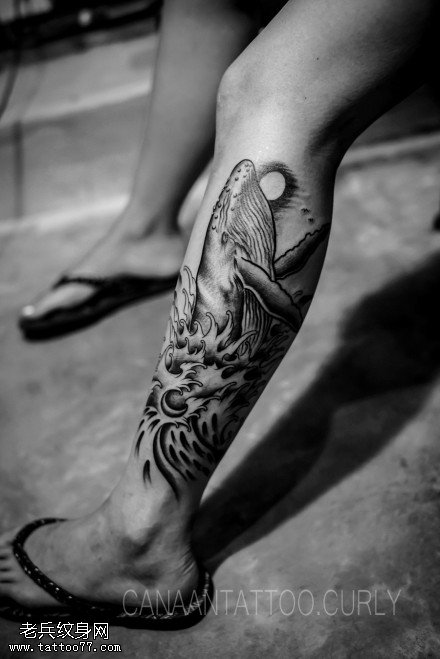 腿部鲨鱼纹身图案