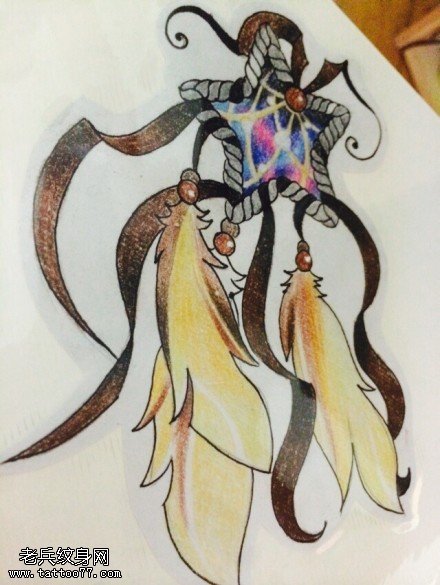 星空五角星羽毛纹身图案由刺青馆提供