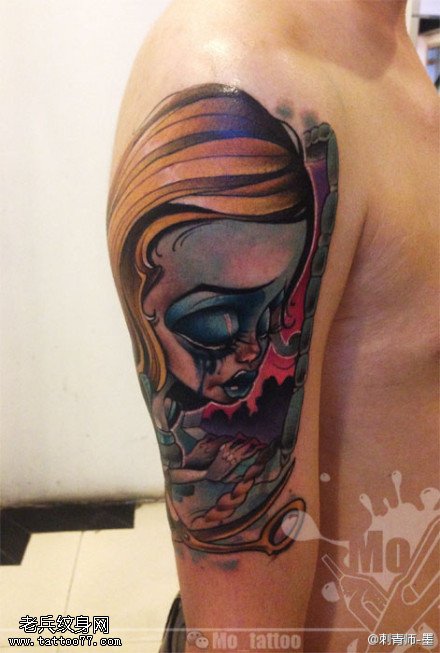 手臂彩色女郎纹身图片