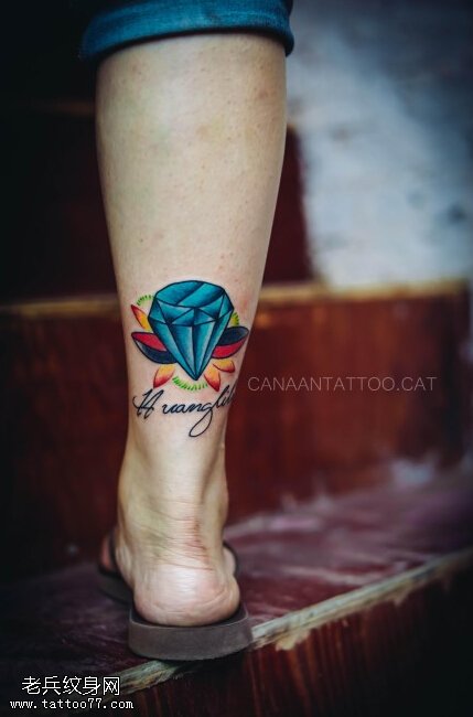 腿部彩色钻石纹身图片由纹身秀图吧提供