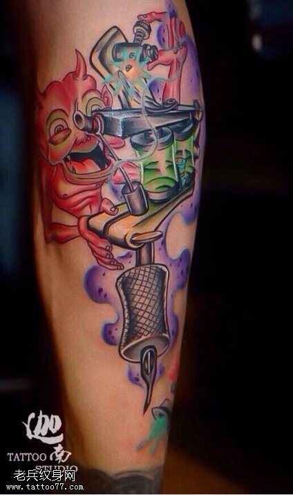 腿部彩色个性纹身机纹身图片