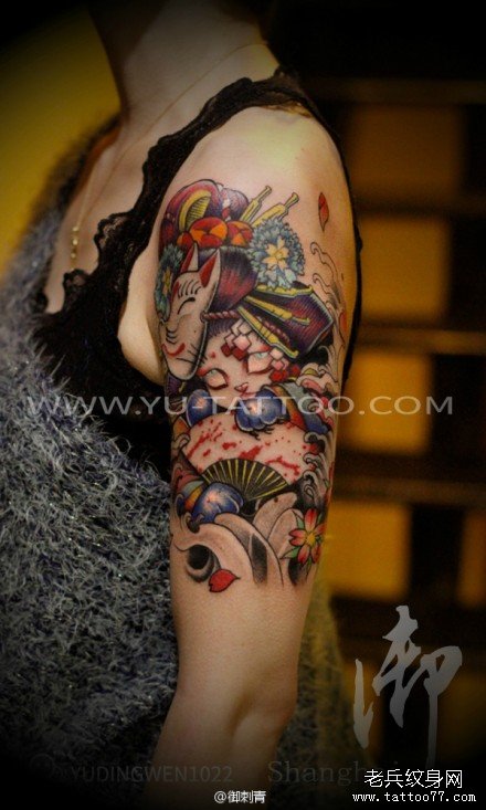 女性手臂彩色艺妓纹身图片