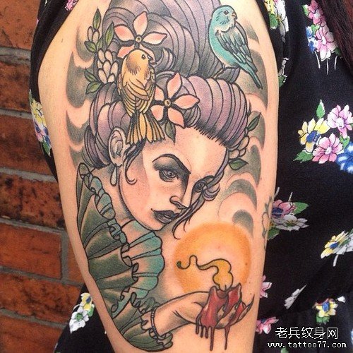手臂彩色女郎纹身图案
