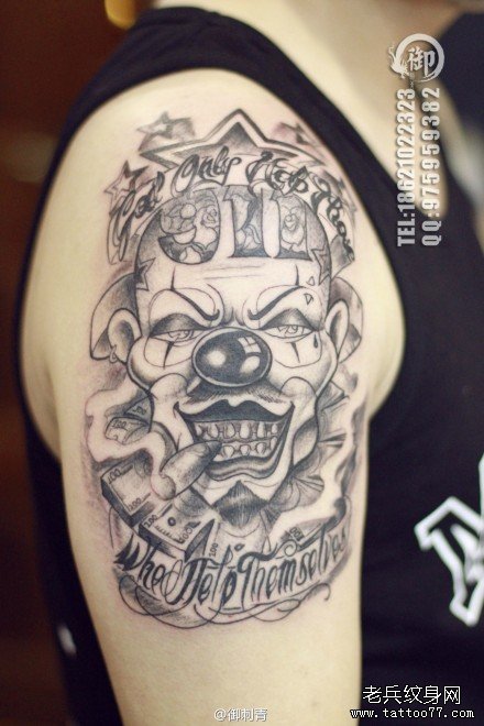 手臂黑灰小丑纹身图片缩略频道推荐图