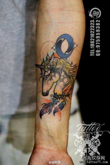 手臂彩色独角兽纹身图片缩略频道推荐图