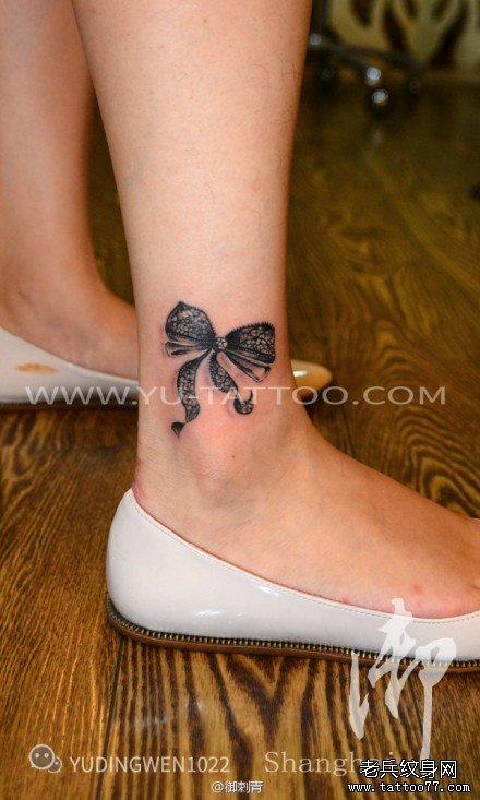 女性脚踝蕾丝蝴蝶结纹身图片