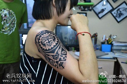 手臂太阳玛雅图腾纹身图案