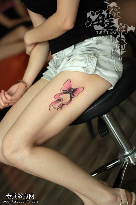 女性腿部彩色小清新蝴蝶结纹身图案