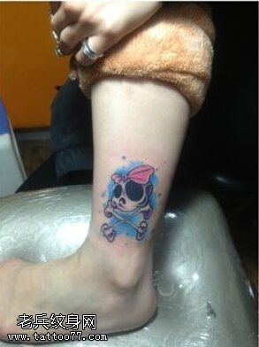 脚踝彩色卡通骷髅头纹身图片