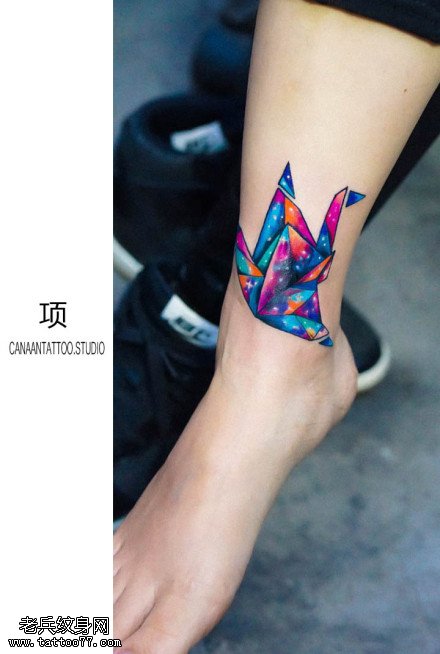 腿部彩色个性星空纹身图片