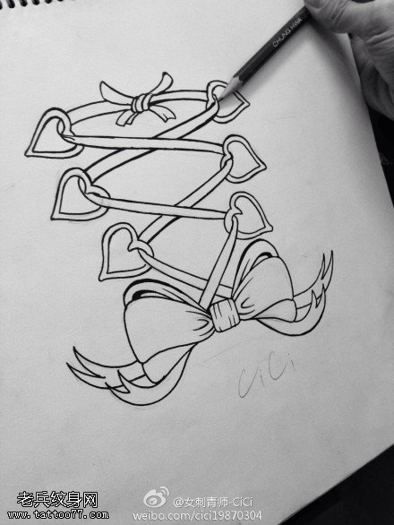 个性简单蝴蝶结纹身图案