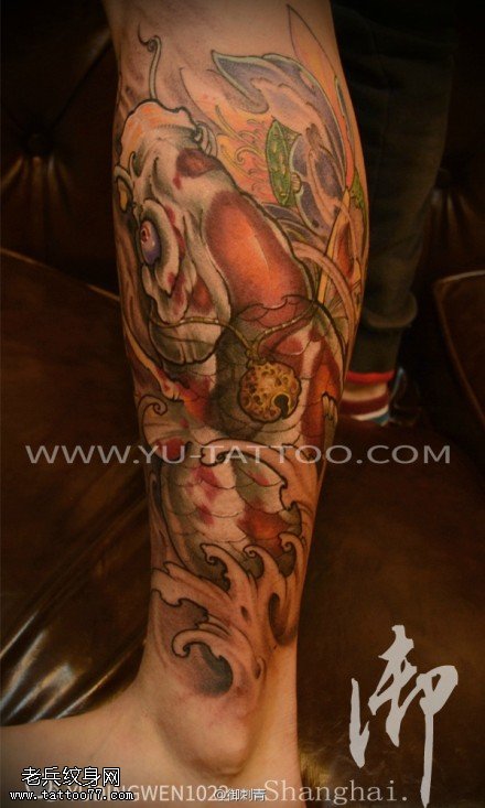 腿部彩色新传统纹身鲤鱼纹身图案