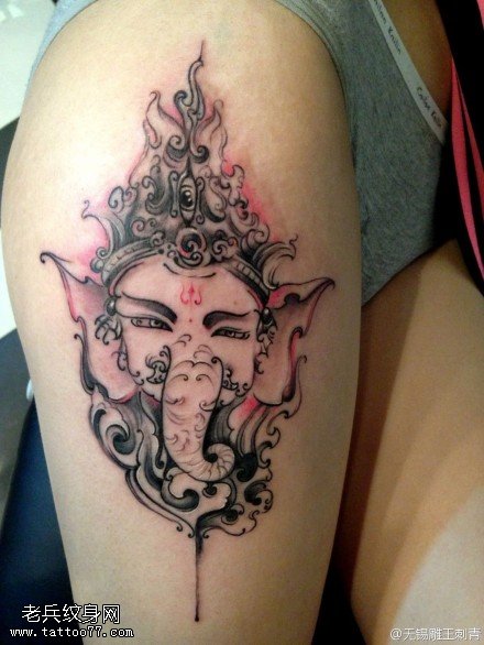 腿部彩色象神纹身图案