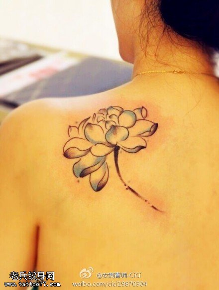 背部水母莲花纹身图案