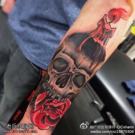 手臂骷髅玫瑰花蜡烛纹身图案