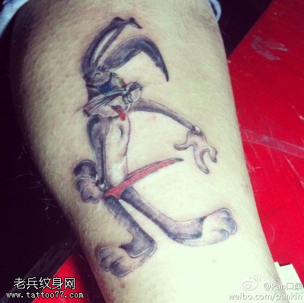 腿部卡通兔子纹身图案