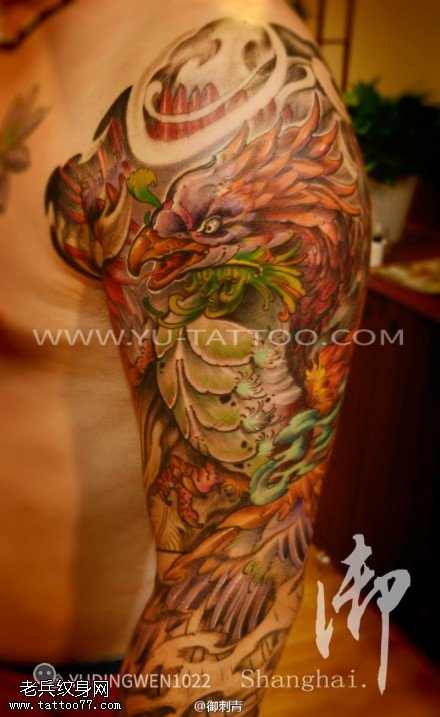 手臂彩色凤凰纹身图案