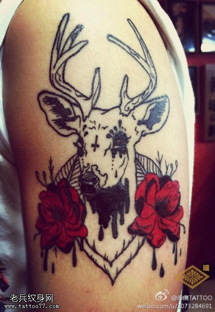 手臂羚羊玫瑰花纹身图案