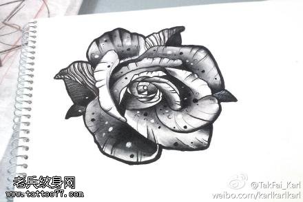 黑灰玫瑰花纹身手稿图片