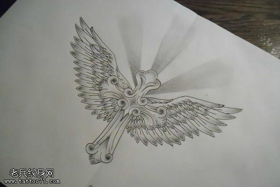 个性十字架翅膀纹身手稿图案