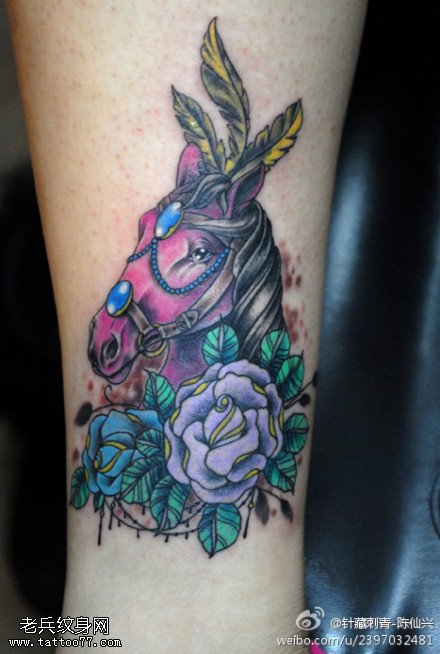 腿部school风格马玫瑰花纹身图片