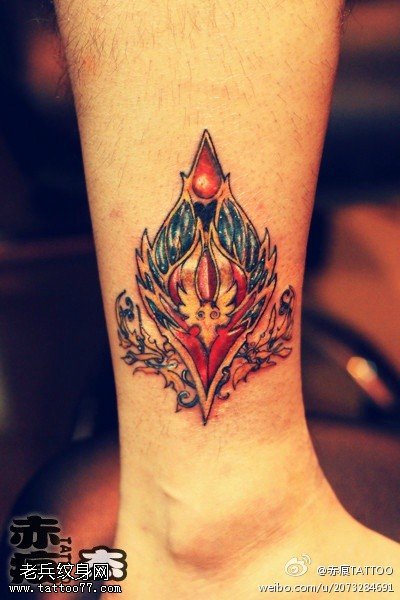 腿部彩色精灵纹身图案