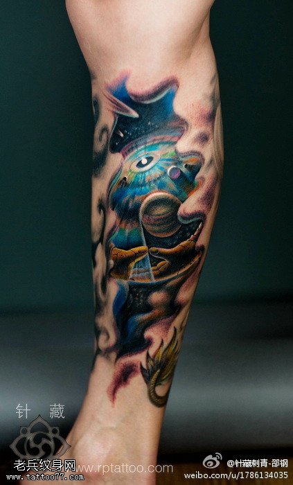 腿部彩色星空宇宙佛纹身图案