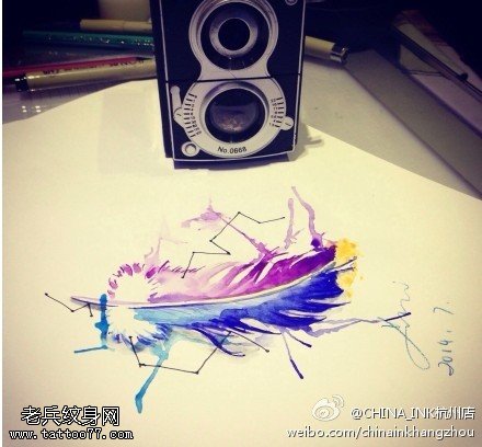 泼墨彩色羽毛纹身手稿图片