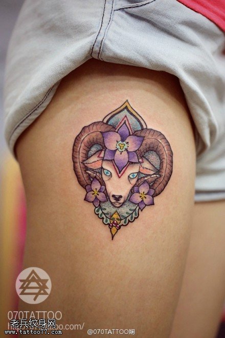 腿部个性彩色羚羊纹身图案