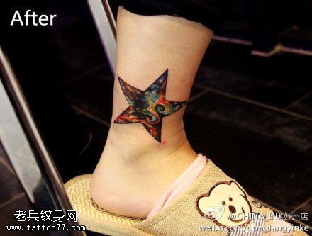 腿部彩色个性星空纹身图案