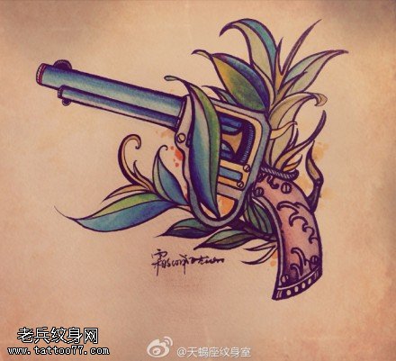 彩色手枪纹身手稿图案