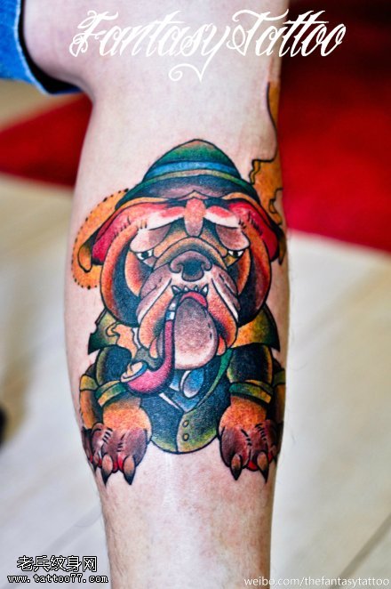 腿部彩色汪星人纹身图案