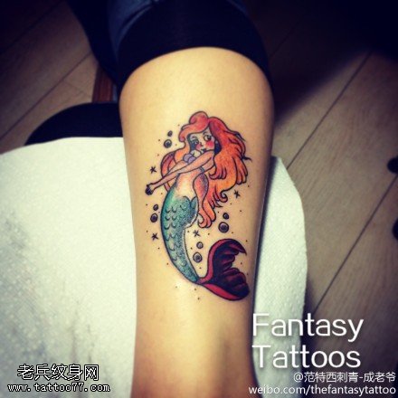 腿部彩色美人鱼纹身图案