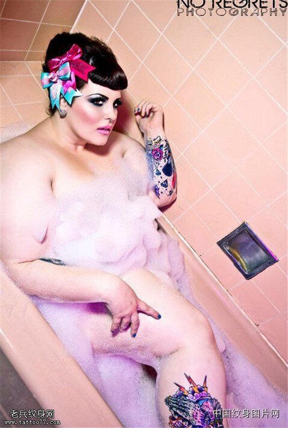 胖？不是问题~有纹身照样夺人眼球...