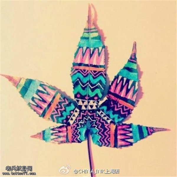 彩色个性大麻叶纹身手稿图案