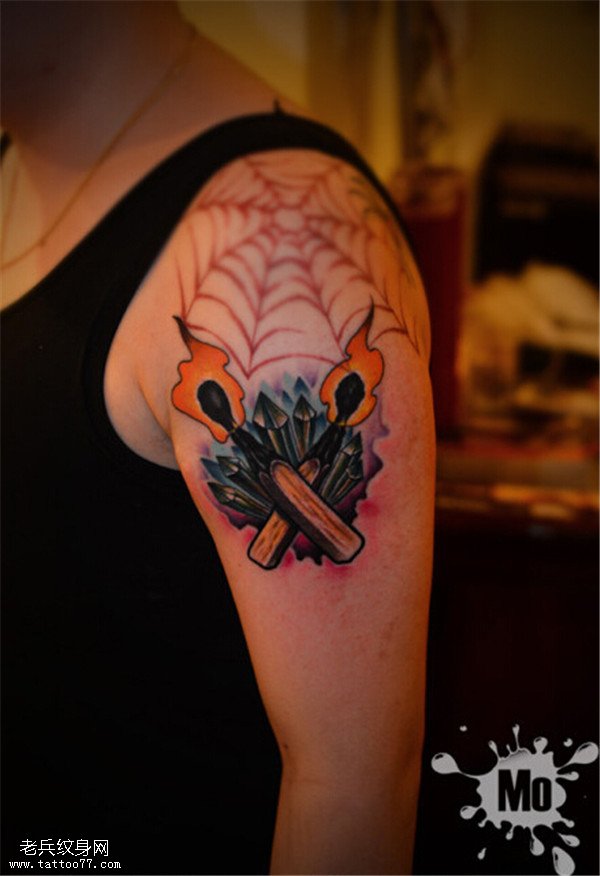 手臂彩色火柴纹身图案