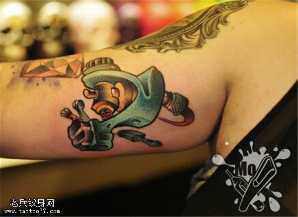 手臂彩色纹身机纹身图案