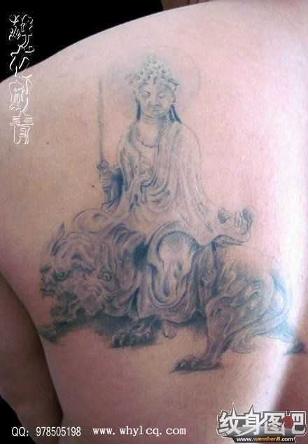 背部骑犼观音纹身图案