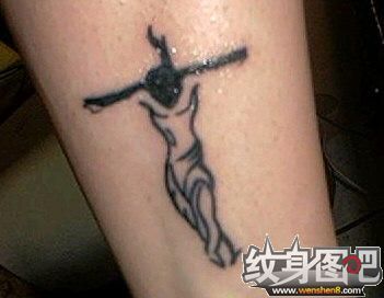 简约的黑色图腾十字架纹身图案