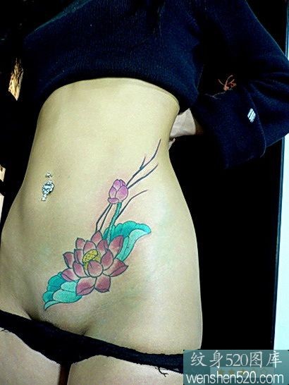不敢直视的腰部荷花纹身图片缩略频道推荐图