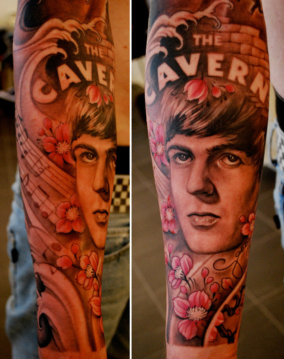 手部纹身图案：手部肖像樱花纹身图案