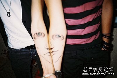 情侣手臂眼睛纹身图案