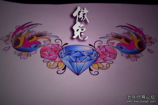 纹身图案：彩色燕子钻石纹身图案