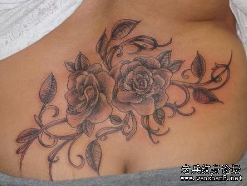腰部玫瑰花纹身图案