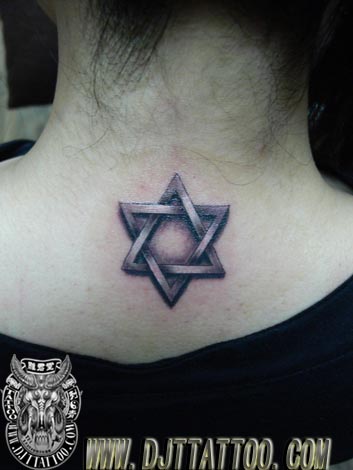 颈部六芒星纹身图案