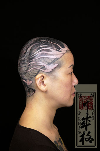 日本女头部龙纹身图